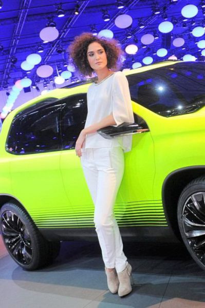 the lovely girls of the paris motor show 100 pics 48.html - 100 HD Photos | Premium Gallery 2012