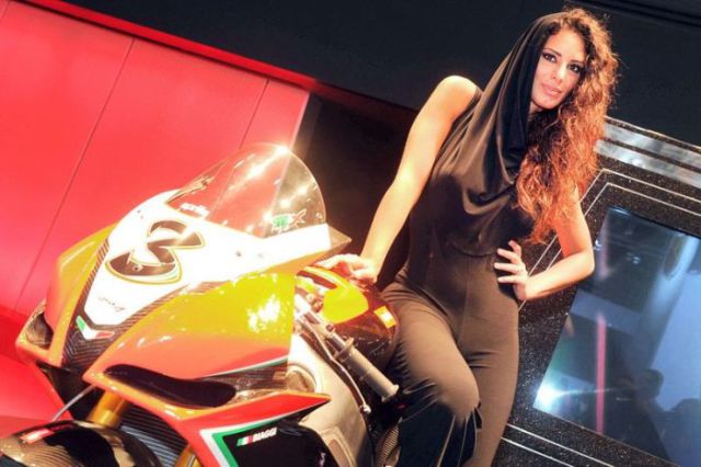 the lovely girls of the paris motor show 100 pics 48.html - 100 HD Photos | Premium Gallery 2012