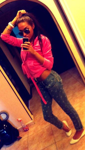 Angelina Jolie Lookalike Sizzles in Racy Photos