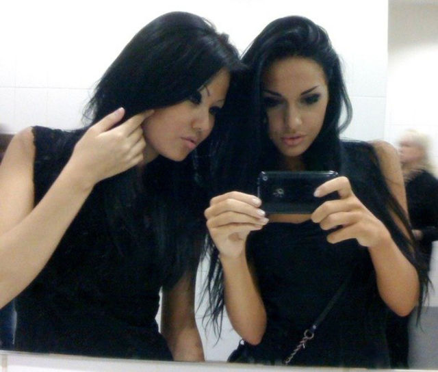 Angelina Jolie Lookalike Sizzles in Racy Photos