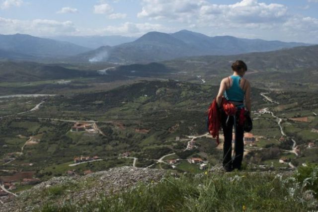 Are You This Brave? Or Gutsy Girl Sets Tightrope Record!