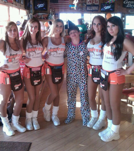 We Never Get Tired of Hooters Girls!