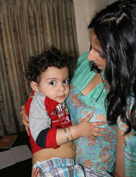 As the Pics Show, Boob Fascination Starts Early!