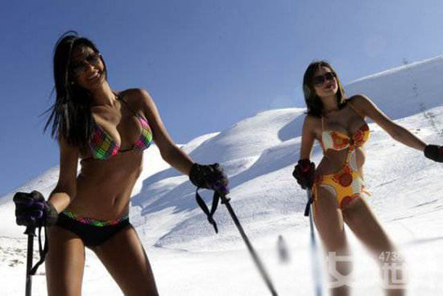 Keep Warm on the Slopes With These Ski Girls
