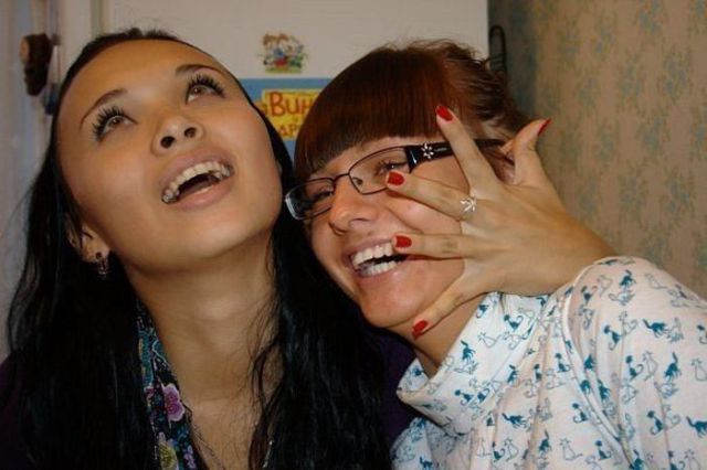 From Glamour to Raw Beauty