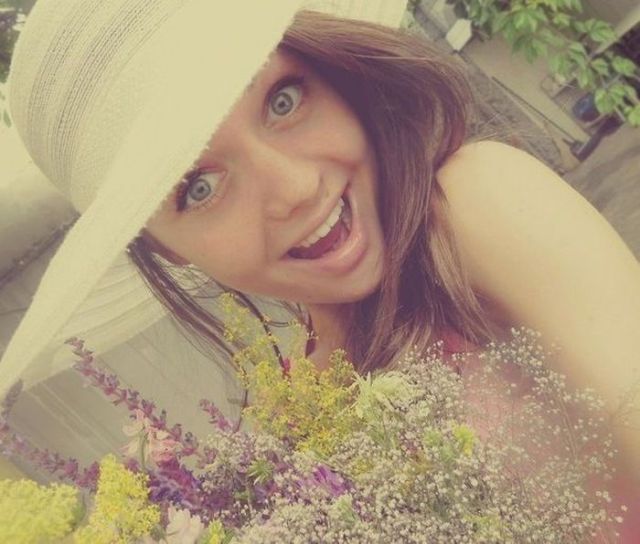 From Glamour to Raw Beauty