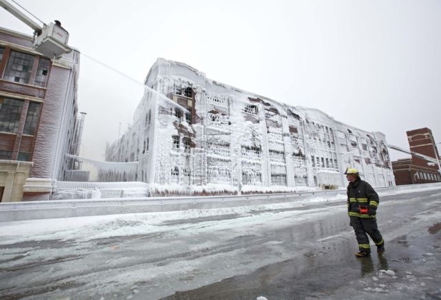 Stunning Photos of Frozen Chicago Fire