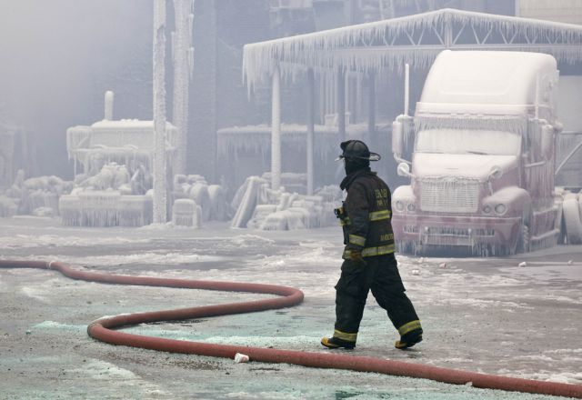 Stunning Photos of Frozen Chicago Fire