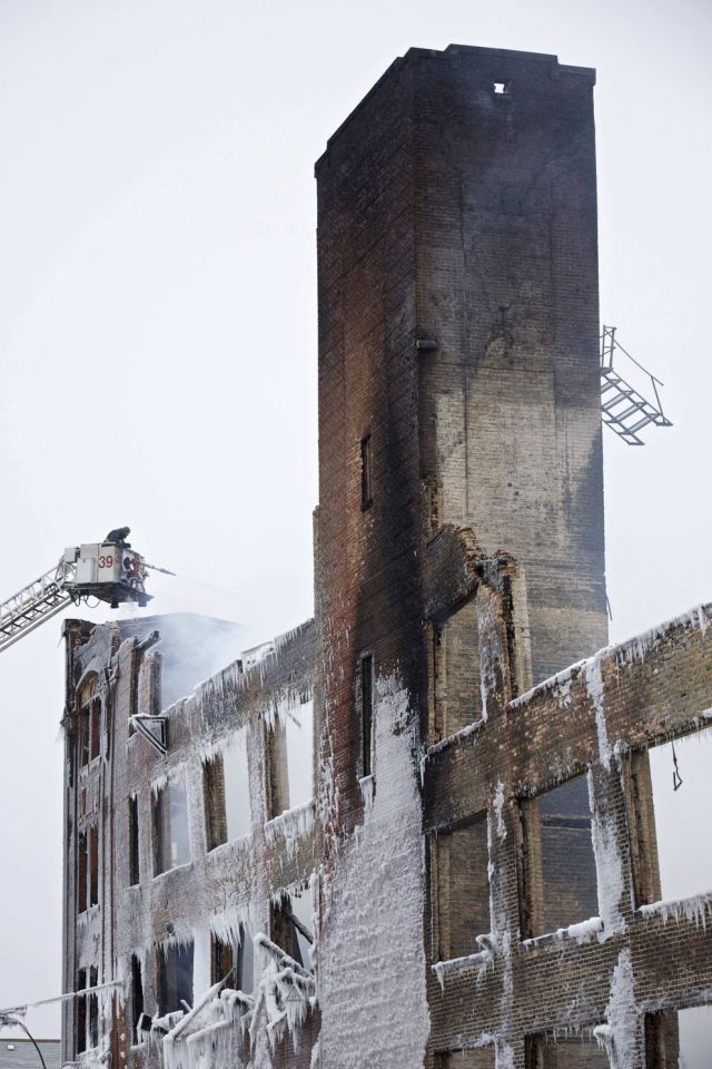 Stunning Photos of Frozen Chicago Fire