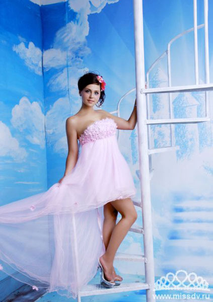 2013’s Exotic Participants of “Miss Internet of the Far East”