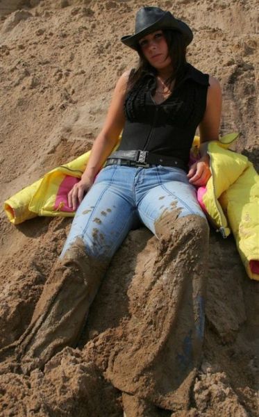 Girls Getting Filthy for Fun