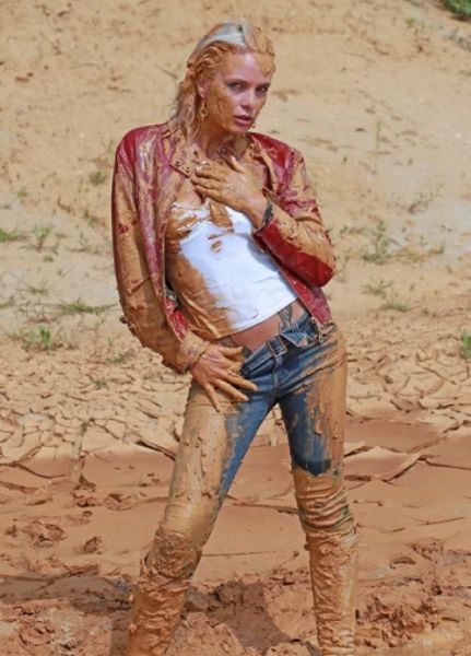 Girls Getting Filthy for Fun