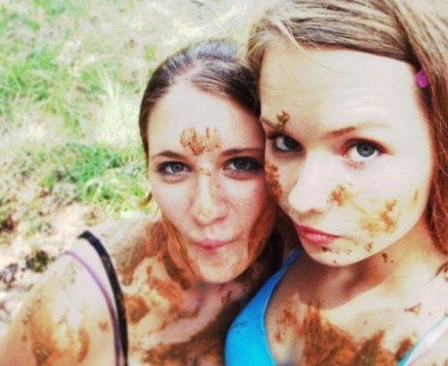 Girls Getting Filthy for Fun