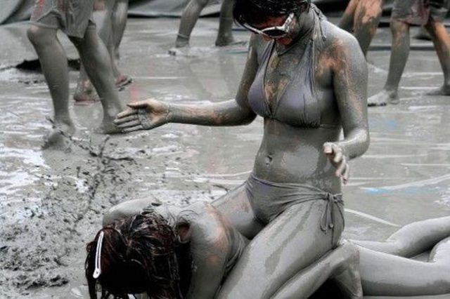 Girls Getting Filthy for Fun