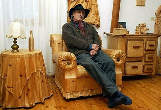 Meet the Amazingly Talented Wood Sculptor