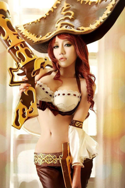 The Sexy Cosplay Girls of Every Nerd’s Fantasy