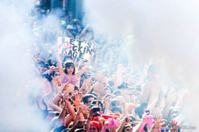 Babes Rocking Out at the Ultra Music Festival