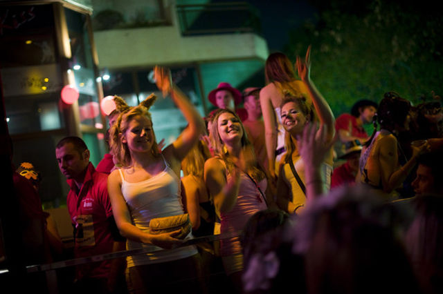 Party Hard the English Way