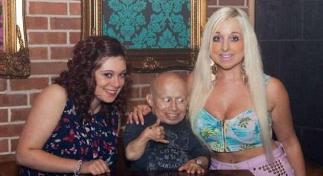 Painfully Awkward Nightclub Photos. Part 2