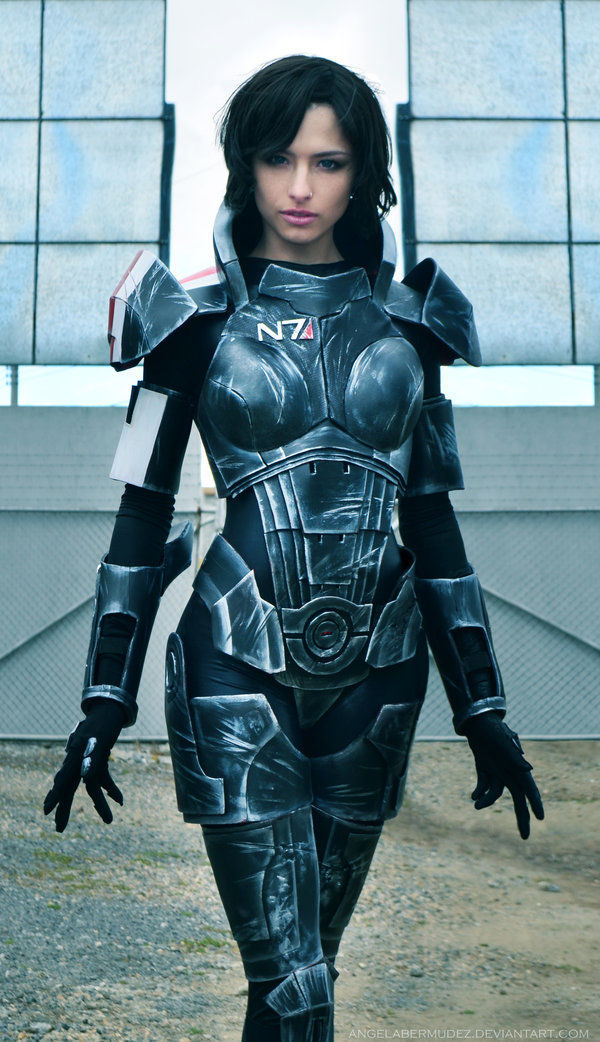 Super-Hot and Sexy Mass Effect Cosplay