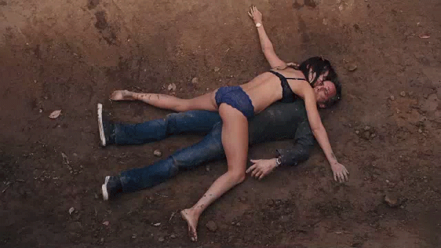 Jessica Alba Sizzles in Sexy GIFs