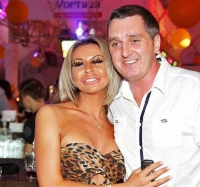 Ukraine Nightclub Girls Have the Same Sense of Style