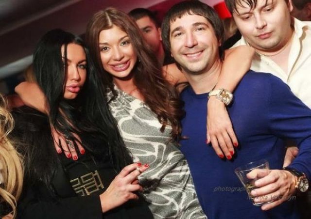 Ukraine Nightclub Girls Have the Same Sense of Style