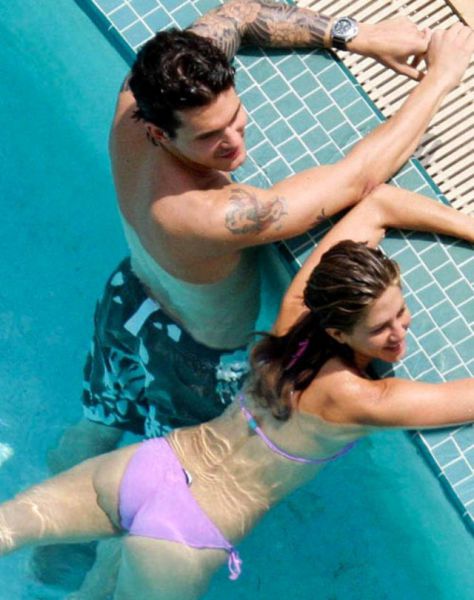 Men Just Can’t Help BUTT Stare