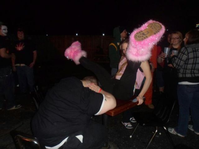 Drunk People Get Treated to Some Butt Action from Enthusiastic Girls