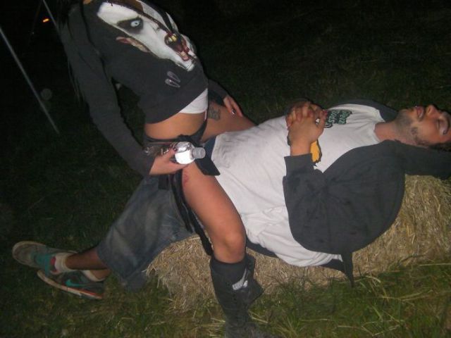 Drunk People Get Treated to Some Butt Action from Enthusiastic Girls