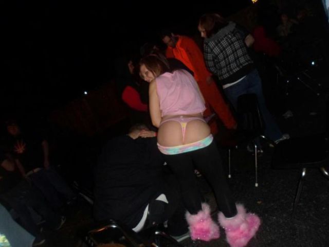 Drunk People Get Treated to Some Butt Action from Enthusiastic Girls