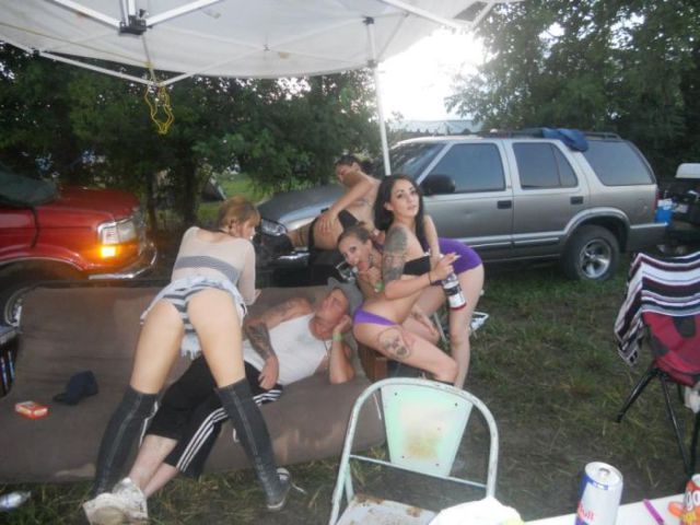 Drunk People Get Treated to Some Butt Action from Enthusiastic Girls