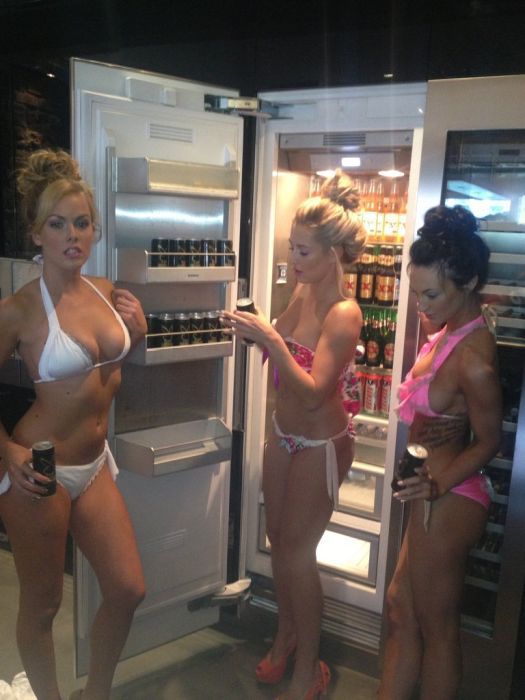 Candid Pics from the Set of a Bikini Photo Shoot