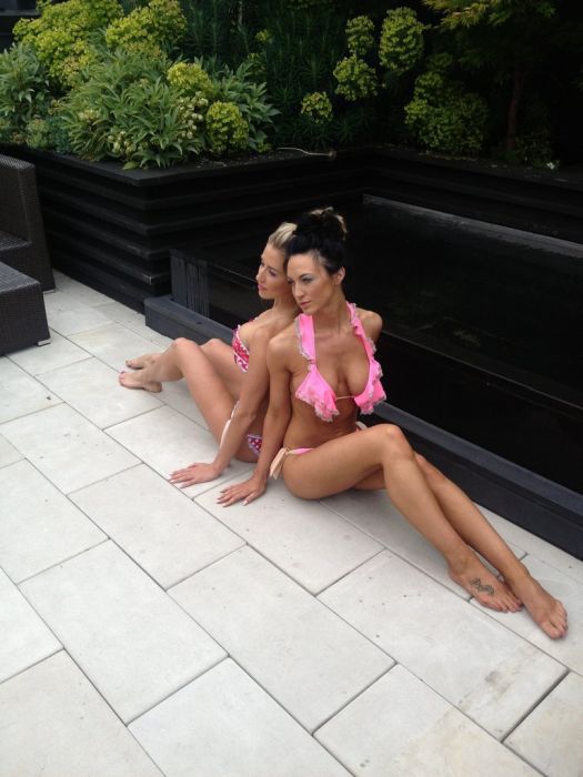 Candid Pics from the Set of a Bikini Photo Shoot