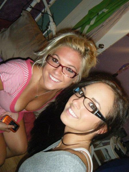 Cute Girls Who Will Fulfill Your “Teacher” Fantasy