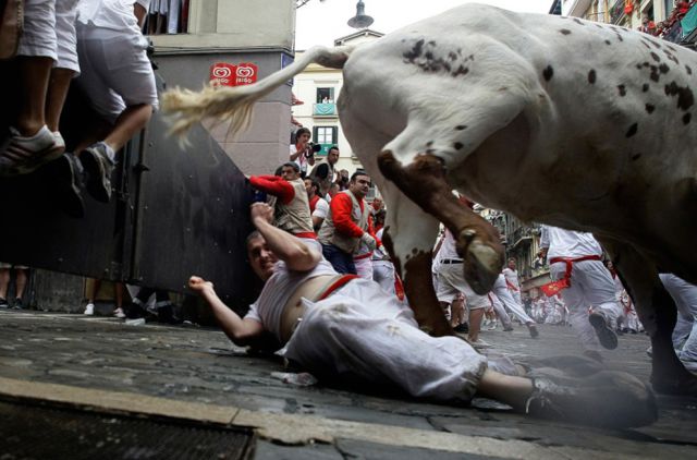 Spanish Bull Racing Ends in Injury