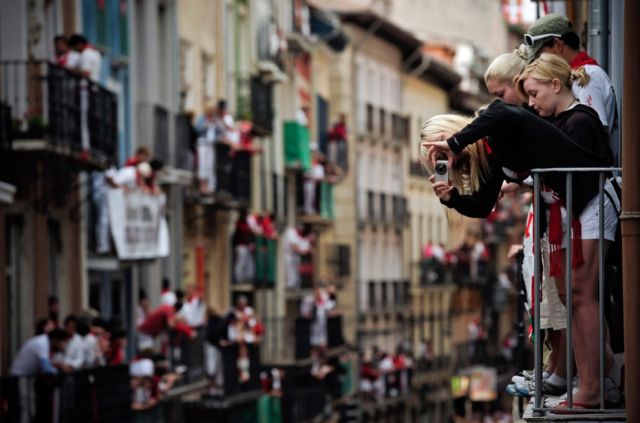 Spanish Bull Racing Ends in Injury