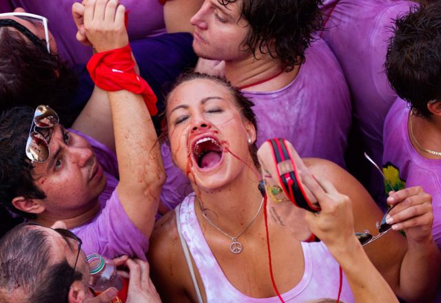 Spanish Bull Racing Ends in Injury