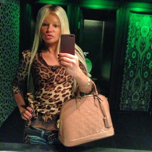 This Girl Never Closes Her Mouth