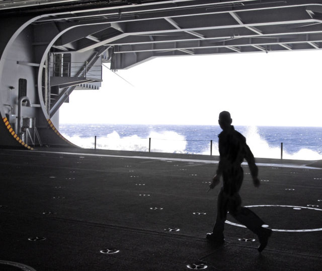 Great Photos of Navy Ships in the Middle of the Ocean