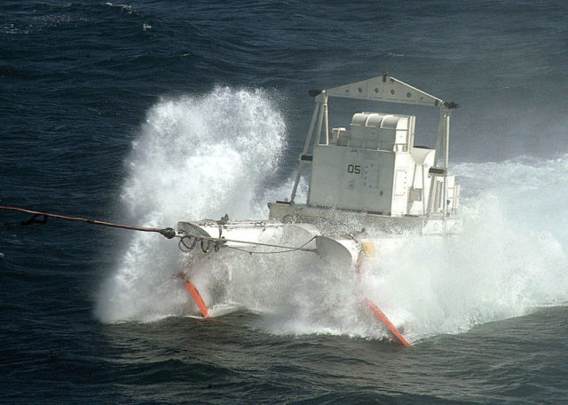 Great Photos of Navy Ships in the Middle of the Ocean