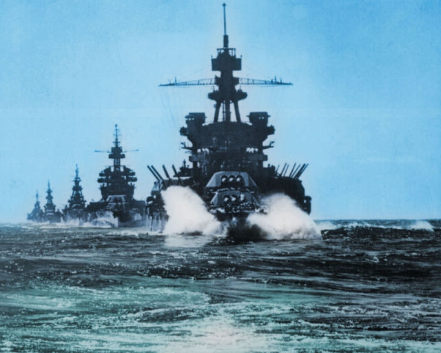 Great Photos of Navy Ships in the Middle of the Ocean