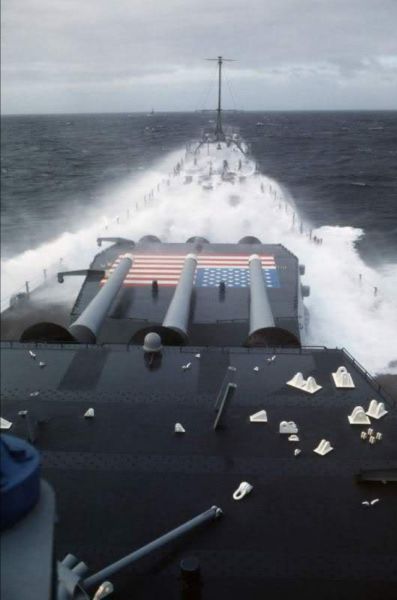 Great Photos of Navy Ships in the Middle of the Ocean