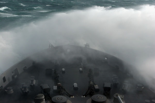 Great Photos of Navy Ships in the Middle of the Ocean