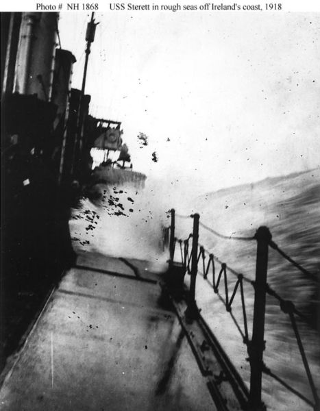 Great Photos of Navy Ships in the Middle of the Ocean