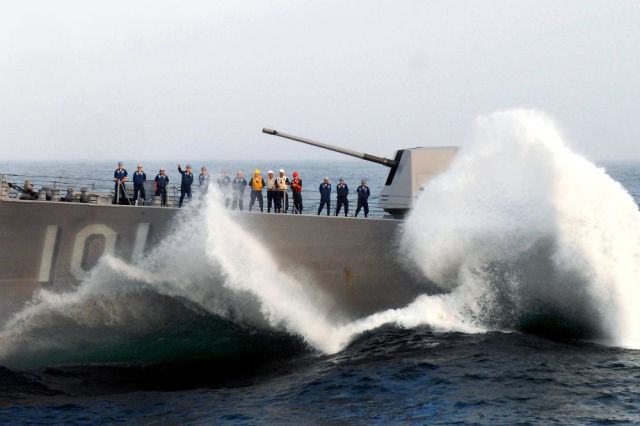 Great Photos of Navy Ships in the Middle of the Ocean
