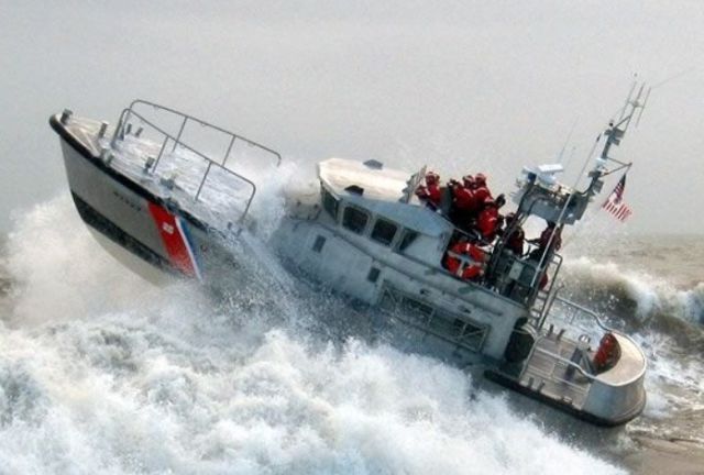 Great Photos of Navy Ships in the Middle of the Ocean