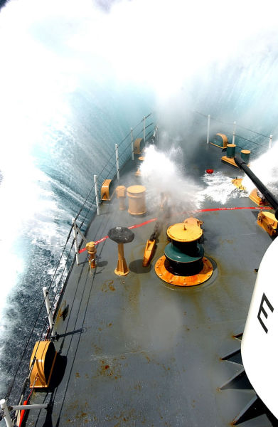 Great Photos of Navy Ships in the Middle of the Ocean