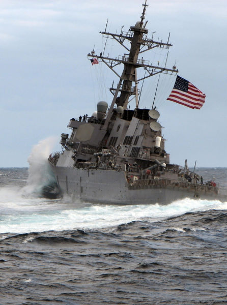 Great Photos of Navy Ships in the Middle of the Ocean