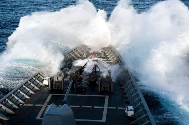 Great Photos of Navy Ships in the Middle of the Ocean